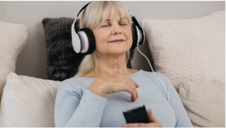 Older lady listening to an audio book with EasyReader